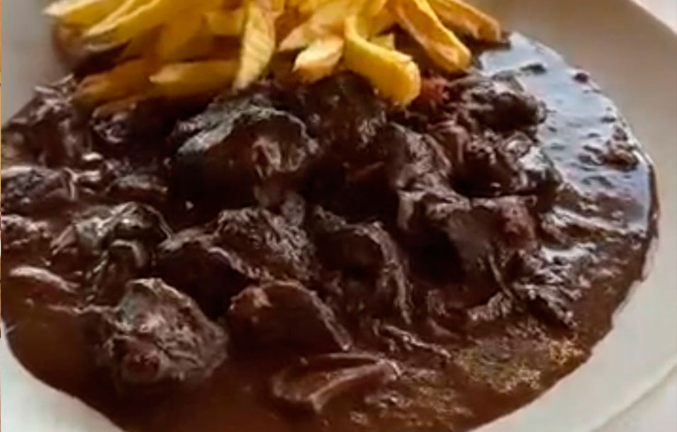 Jabali guisado con chocolate de Benabarre del restaurante ARP
